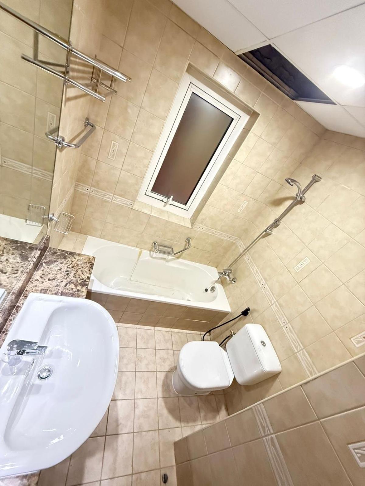 Backpackers Heaven ! 18 Beds In A 2 Bedroom Apartment In Front Of Union Metro Station Diera دبي المظهر الخارجي الصورة