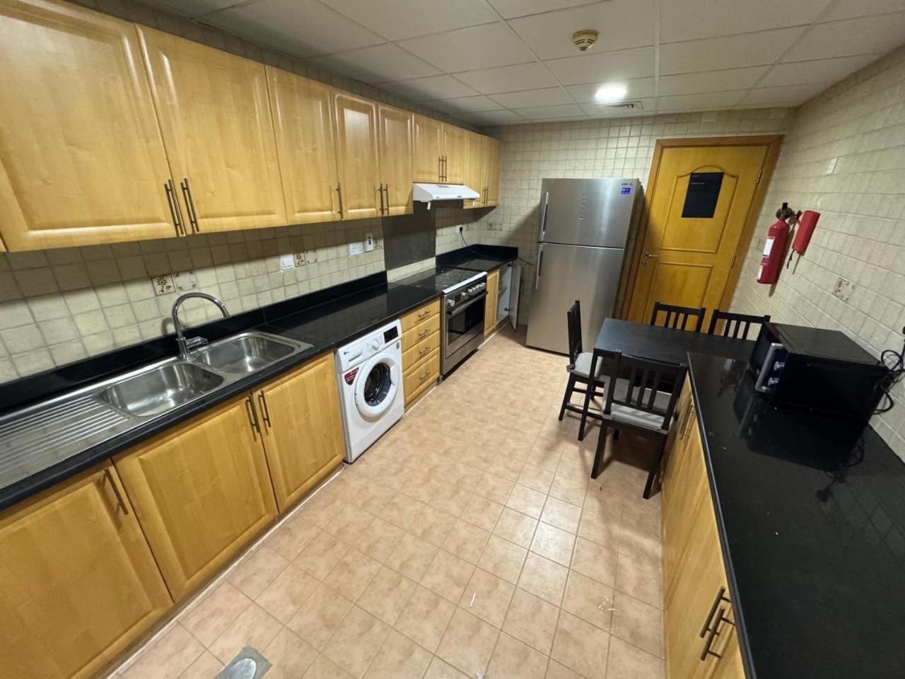 Backpackers Heaven ! 18 Beds In A 2 Bedroom Apartment In Front Of Union Metro Station Diera دبي المظهر الخارجي الصورة