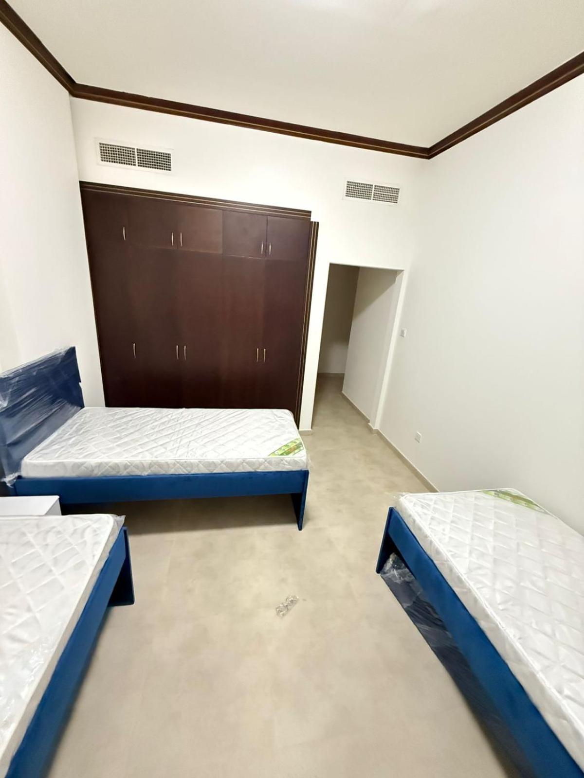 Backpackers Heaven ! 18 Beds In A 2 Bedroom Apartment In Front Of Union Metro Station Diera دبي المظهر الخارجي الصورة