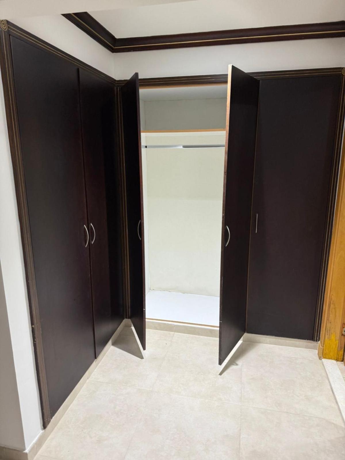 Backpackers Heaven ! 18 Beds In A 2 Bedroom Apartment In Front Of Union Metro Station Diera دبي المظهر الخارجي الصورة
