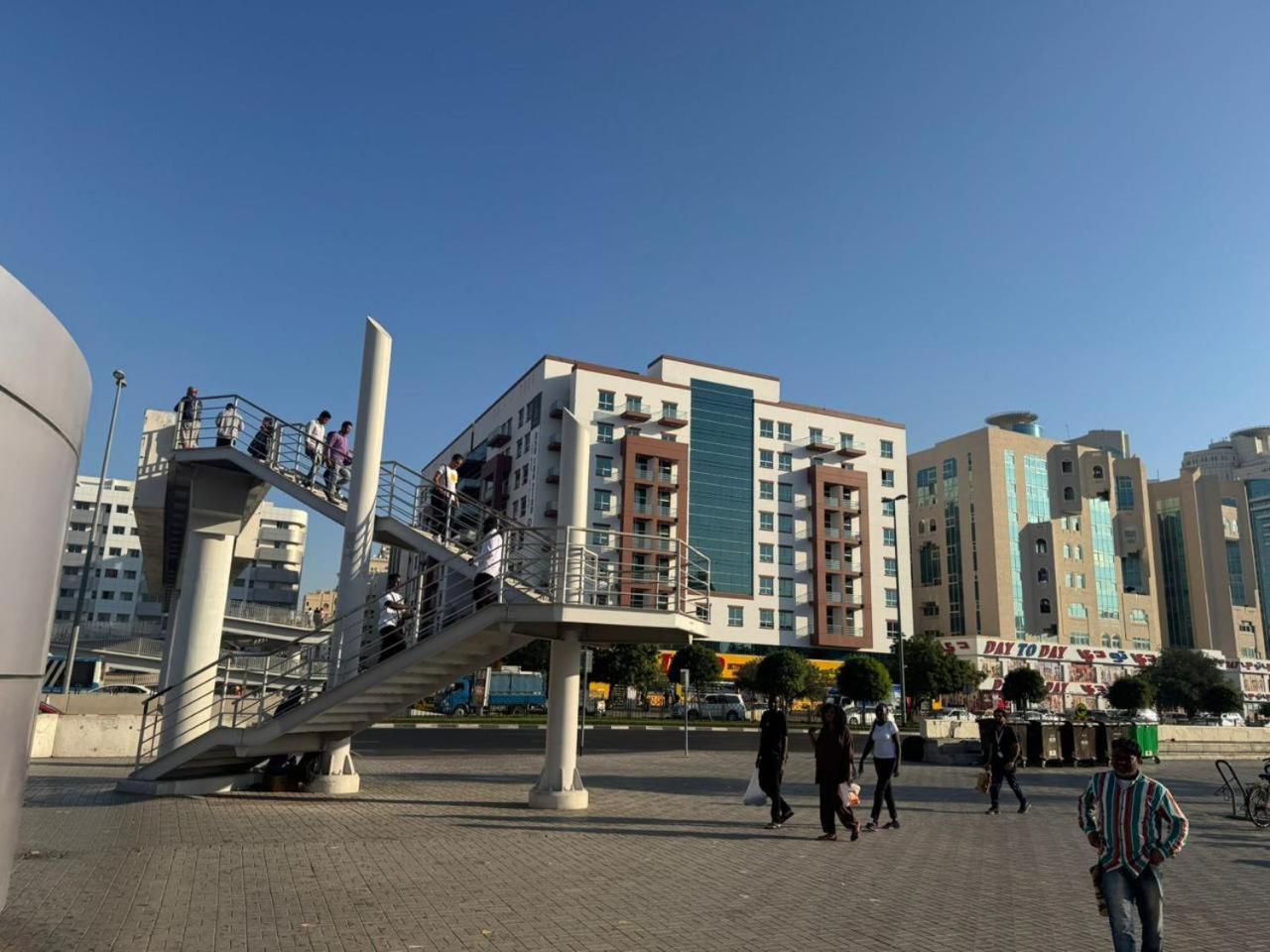 Backpackers Heaven ! 18 Beds In A 2 Bedroom Apartment In Front Of Union Metro Station Diera دبي المظهر الخارجي الصورة