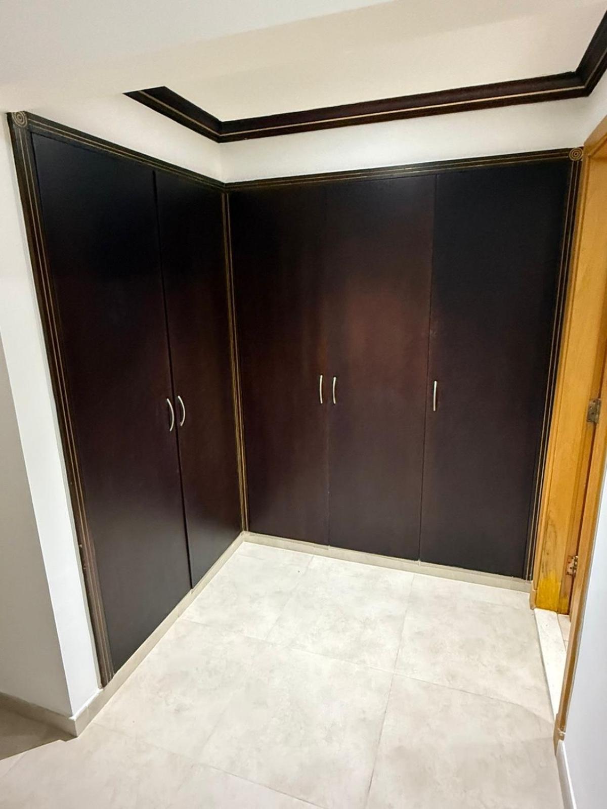 Backpackers Heaven ! 18 Beds In A 2 Bedroom Apartment In Front Of Union Metro Station Diera دبي المظهر الخارجي الصورة