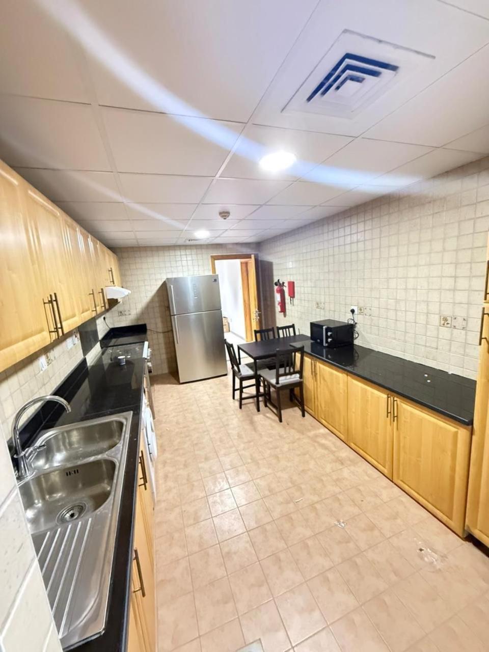 Backpackers Heaven ! 18 Beds In A 2 Bedroom Apartment In Front Of Union Metro Station Diera دبي المظهر الخارجي الصورة