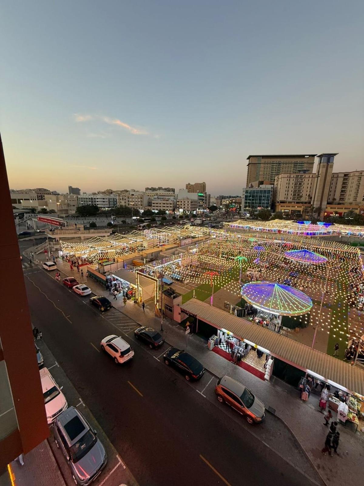 Backpackers Heaven ! 18 Beds In A 2 Bedroom Apartment In Front Of Union Metro Station Diera دبي المظهر الخارجي الصورة