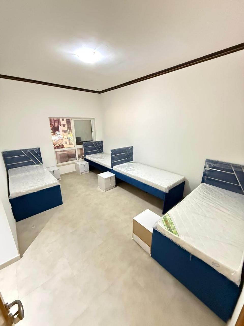 Backpackers Heaven ! 18 Beds In A 2 Bedroom Apartment In Front Of Union Metro Station Diera دبي المظهر الخارجي الصورة